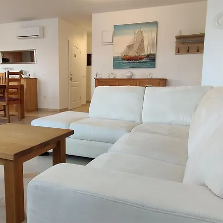 Erdgeschoss-ferienwohnung Mit Garten Und Pool By Interhome Апартаменты Привлака