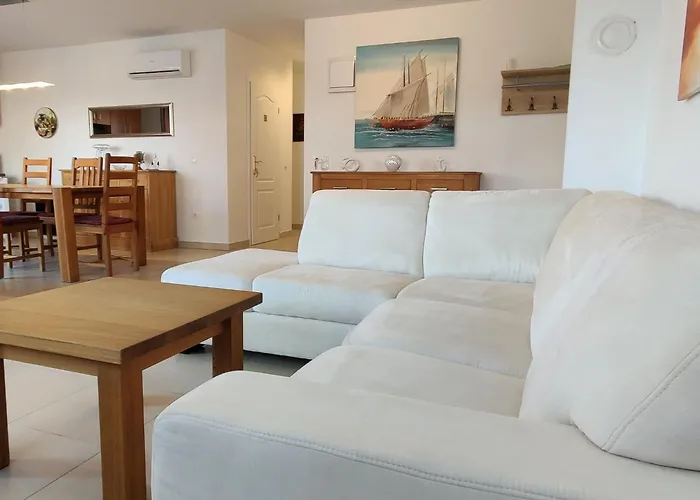 Erdgeschoss-ferienwohnung Mit Garten Und Pool By Interhome Апартаменты Привлака