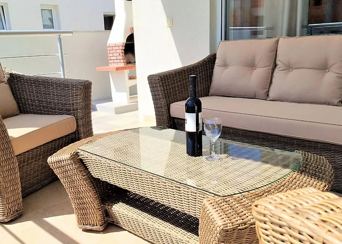 Erdgeschoss-ferienwohnung Mit Garten Und Pool By Interhome Привлака