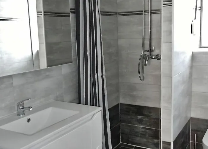 Erdgeschoss-ferienwohnung Mit Garten Und Pool By Interhome Апартаменты