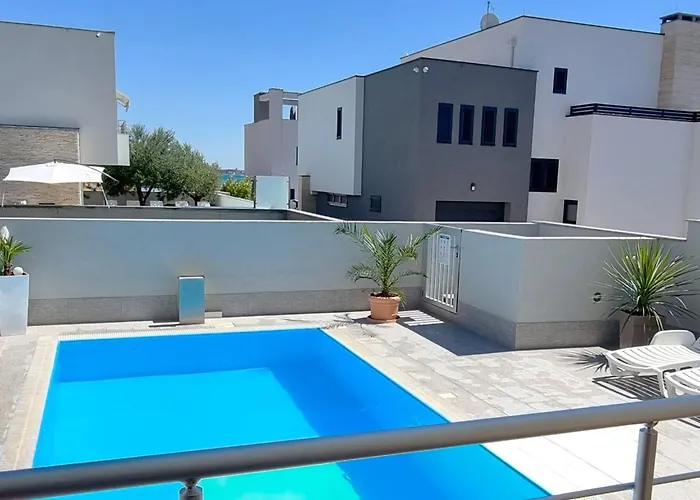 Erdgeschoss-ferienwohnung Mit Garten Und Pool By Interhome Привлака