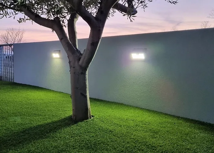 Erdgeschoss-ferienwohnung Mit Garten Und Pool By Interhome