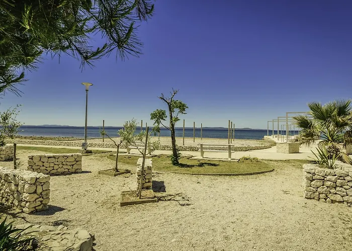 Erdgeschoss-ferienwohnung Mit Garten Und Pool By Interhome