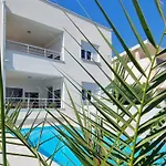 Erdgeschoss-ferienwohnung Mit Garten Und Pool By Interhome شقة