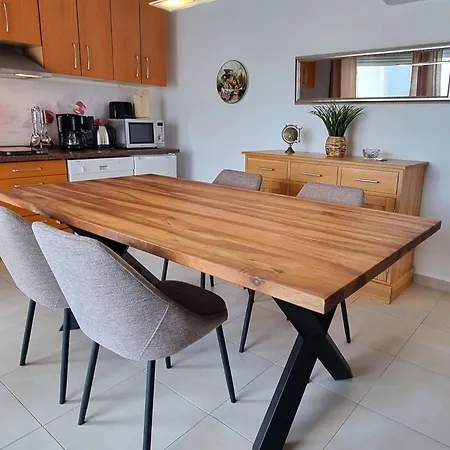 Erdgeschoss-ferienwohnung Mit Garten Und Pool By Interhome Apartment *