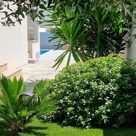 Apartment Erdgeschoss-ferienwohnung Mit Garten Und Pool By Interhome