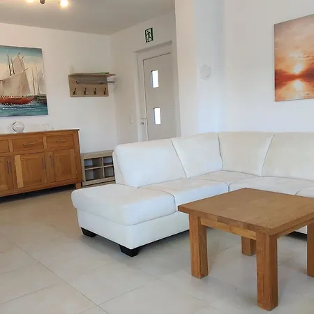 Erdgeschoss-ferienwohnung Mit Garten Und Pool By Interhome
