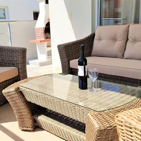 Erdgeschoss-ferienwohnung Mit Garten Und Pool By Interhome Privlaka (Zadar)