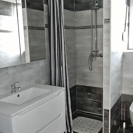 Erdgeschoss-ferienwohnung Mit Garten Und Pool By Interhome Daire