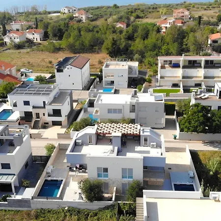 Erdgeschoss-ferienwohnung Mit Garten Und Pool By Interhome Daire