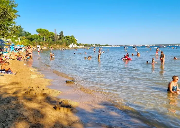 Erdgeschoss-ferienwohnung Mit Garten Und Pool By Interhome