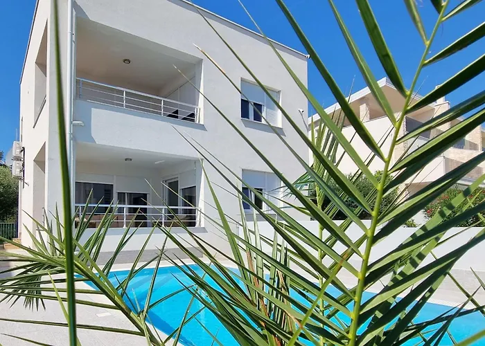 Erdgeschoss-ferienwohnung Mit Garten Und Pool By Interhome Apartament