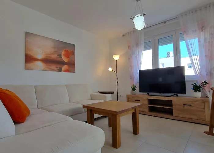 Erdgeschoss-ferienwohnung Mit Garten Und Pool By Interhome *